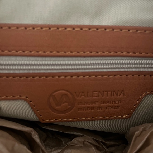 Valentina Italian Leather White and Tan Shoulder Bag - Picture 4 of 4
